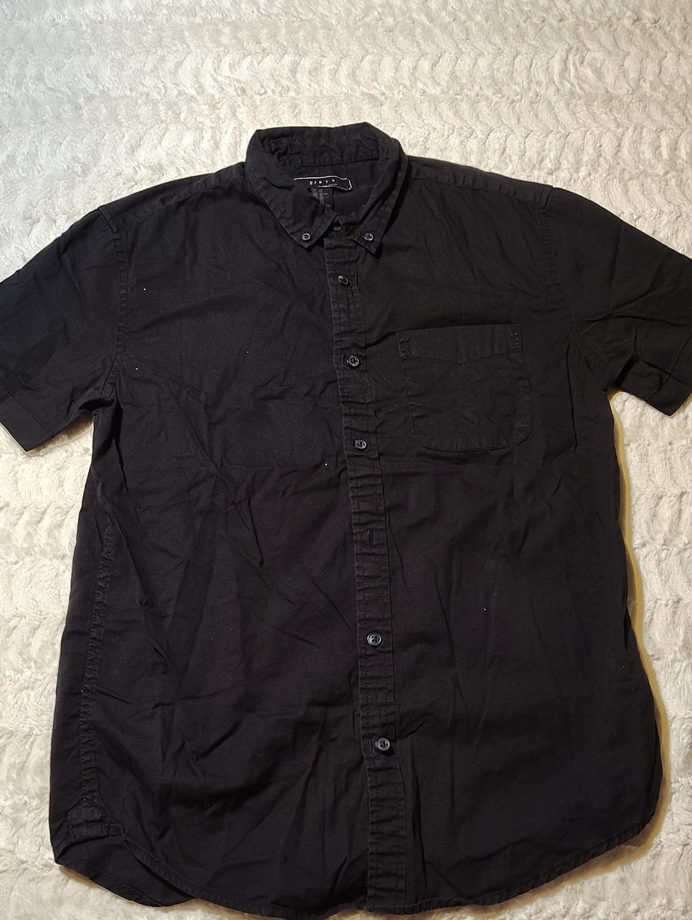 21men Black Short-Sleeve Button-Down Shirt with Chest Pocket